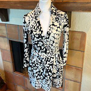 Diane Von Furstenburg Black and White Celeste 3/4 Sleeve Silk Romper, size 4